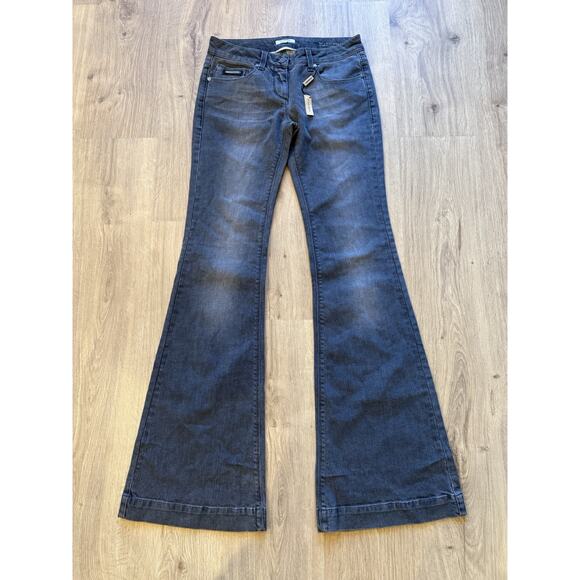 【送料&関税込】Burberry Logo Patch Flared-leg Jeans Burberry Logo-Patch Flared Cotton Jeans, Brand Size 4 (US